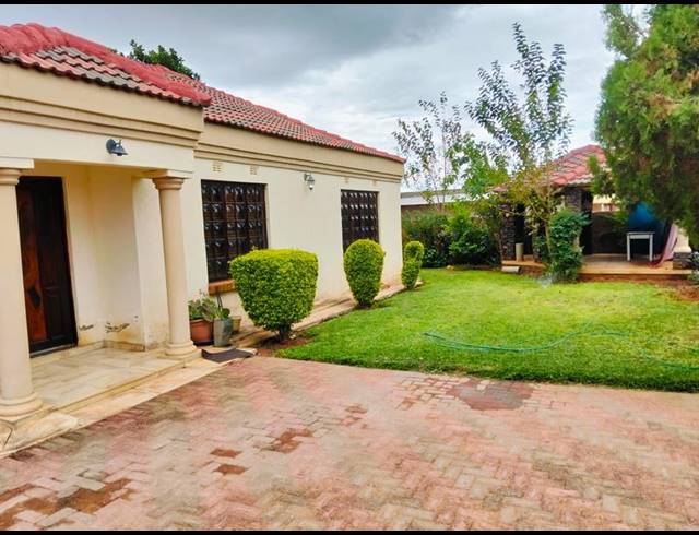 4 BEDROOM HOUSE FOR SALE IN MOKOPANE RURAL
